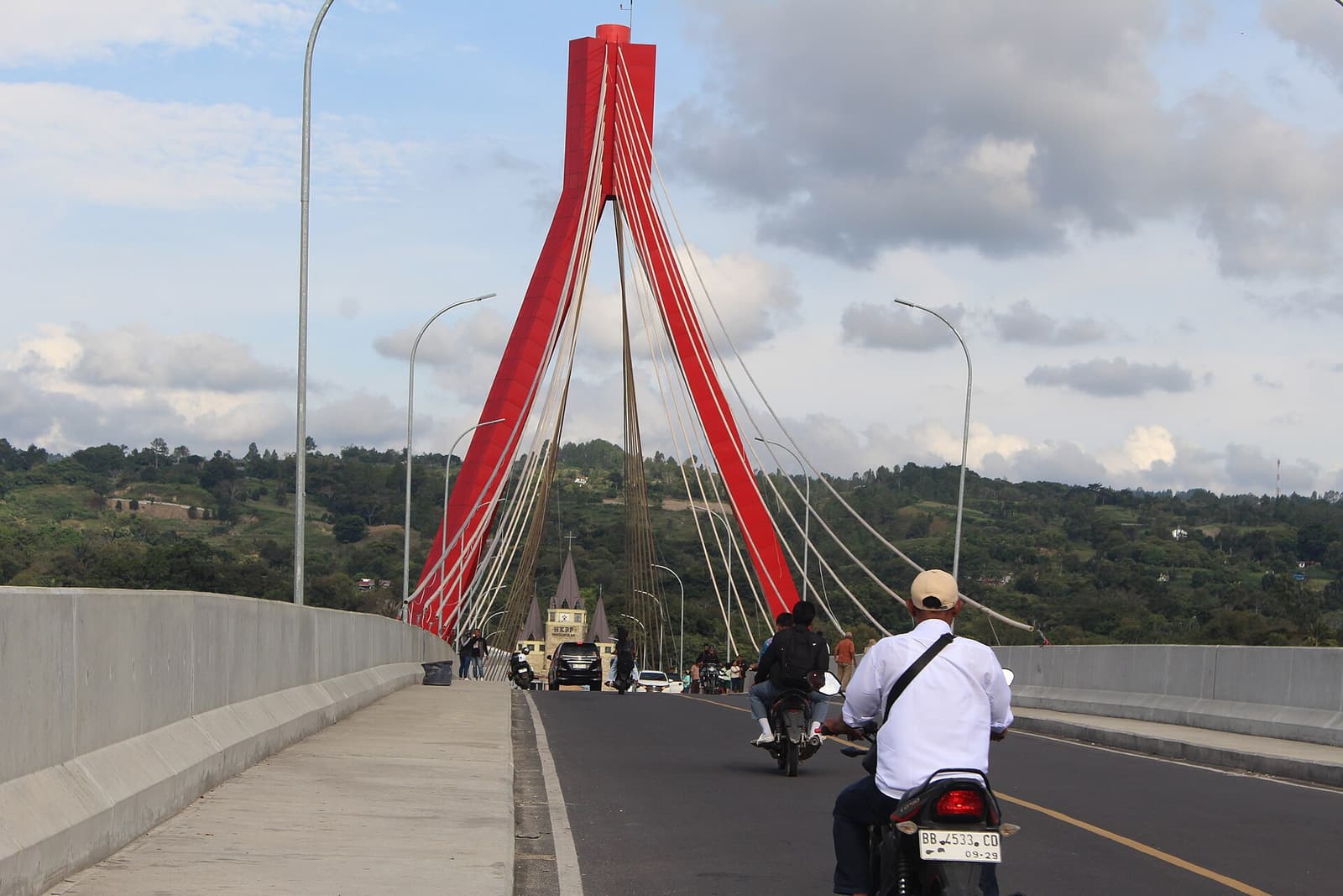 The Aek Tano Ponggol bridge linking Samosir to the mainland at Pangururan
